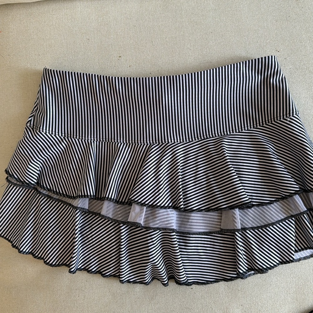 Lucky In Love Tennis Skort Womens Size M Black White Stripe Tennis Skirt - Picture 4 of 6
